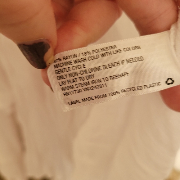 Universal Thread Rayon White Billowy Keyhole Back Blouse Size Large - Picture 9 of 10